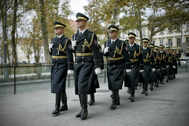 Vojaški poklic nikoli ni bil najbolj priljubljen v Sloveniji, a pripadniki opozarjajo, da so se razmere v zadnjem letu še močno poslabšale.<br />
Foto Blaž Samec