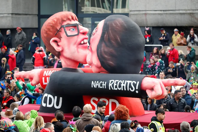 Annegret Kramp-Karrenbauer se nikakor ne more otresti negativne ocene o možnostih za prevzem kanclerskega položaja. Foto Reuters