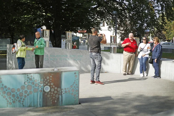 Fontana piv je še vedno precejšnja atrakcija. FOTO: Leon Vidic/Delo