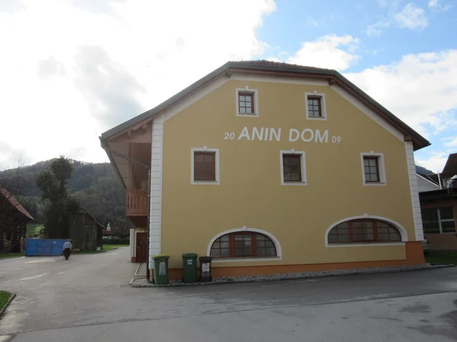 V župnijskem Aninem domu sta učilnici za drugošolce, ki so dopoldne edini uporabniki doma. FOTO: Špela Kuralt/Delo