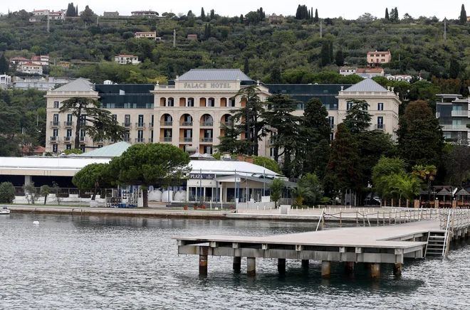 Hotel Kempinski Palace je bil do zdaj brez lastne plaže. Njihovi gostje so uporabljali plažo hotelov LifeClass Portorož. FOTO: Aleš Černivec