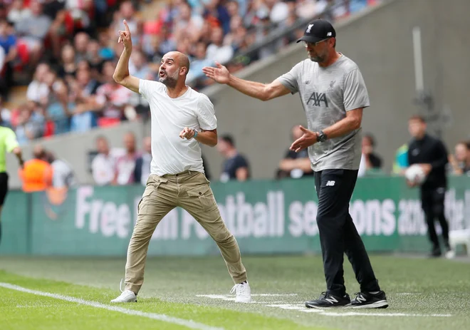 Pep Guardiola (levo) in Jürgen Klopp bosta gotovo začinila derbi med Liverpoolom in Manchester Cityjem. FOTO: Reuters