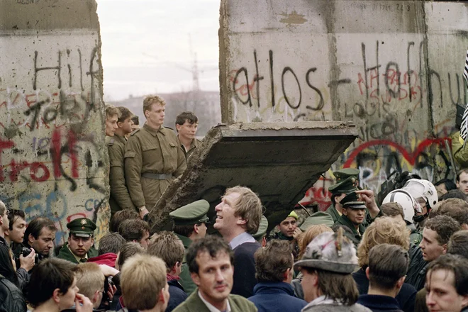 Morda se zdi paradoksalno, vendar se Orbán in stranka, kot je Levica, strinjata, da je bil izvorni greh leta 1989 sledenje zahodnemu modelu evropskosti. FOTO: Gerard Malie/AFP