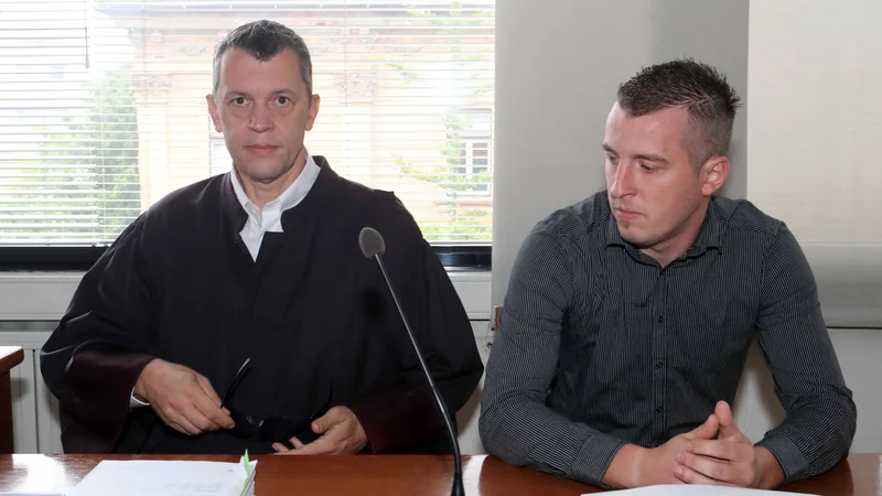 Fotografija: Žiga Valjavec na prejšnjem naroku, ko ga je zastopal še odvetnik Boris Kanduti. FOTO: Igor Mali