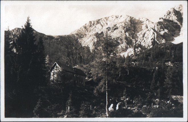 Tako je Frischaufov dom izgledal leta 1926, slovenski planinci so ga postavili leta 1908. FOTO: SI_ZAC/1027/012/00135, Aš. 13