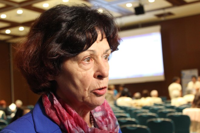 Štefanija Lukič Zlobec pravi, da se bo po napovedi Svetovne zdravstvene organizacije število bolnikov z demenco do leta 2050 potrojilo. Foto Blaž Močnik