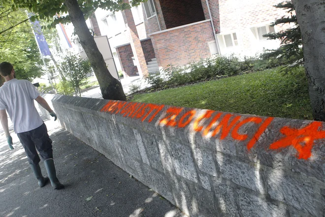 Vandalizem nad spomeniki narodnoosvobodilnega boja v Ljubljani, julija letos. FOTO: Mavric Pivk/delo