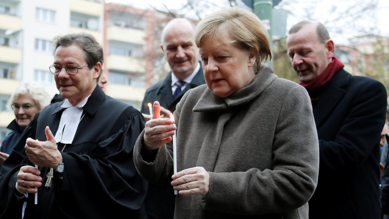 Fotografija: Angela Merkel na slovesnosti ob obletnici padca zidu. FOTO: Fabrizio Bensch/Reuters