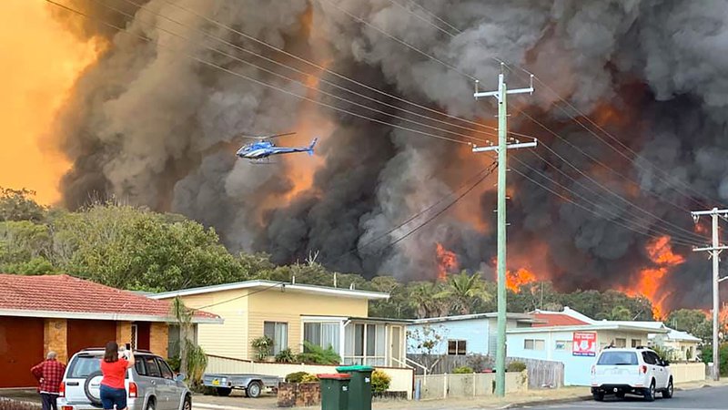 Fotografija: Harrington, 335 kilometrov severnovzhodno od Sydnyja, na udaru plamenov. FOTO: Kelly-ann Oosterbeek/Afp