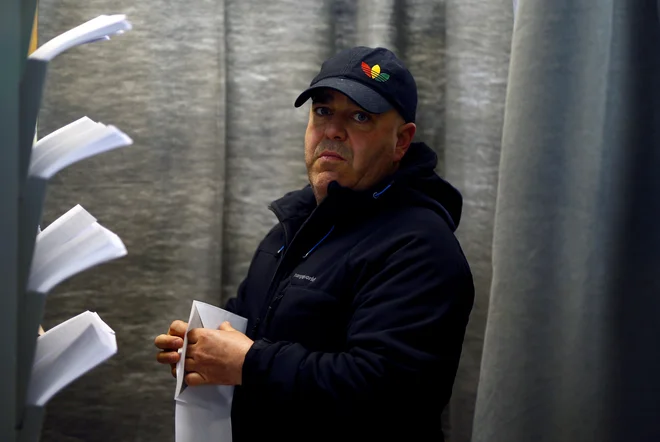 Glasovanje se bo na celinski Španiji zaključilo ob 20. uri, na Kanarskih otokih pa ob 21. uri po srednjeevropskem času. FOTO: Javier Barbancho/Reuters