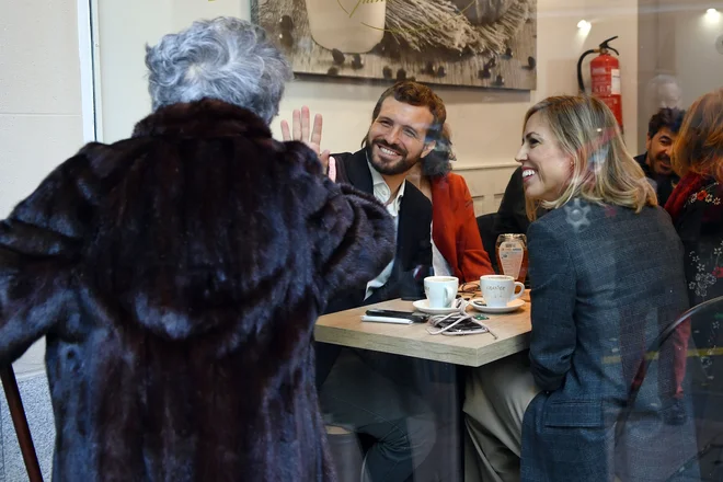 Javnomnenjske raziskave na že drugih španskih parlamentarnih volitvah v zadnjega pol leta največ podpore znova napovedujejo socialistom, a spet brez absolutne večine. FOTO: Gabriel Bouys/Afp