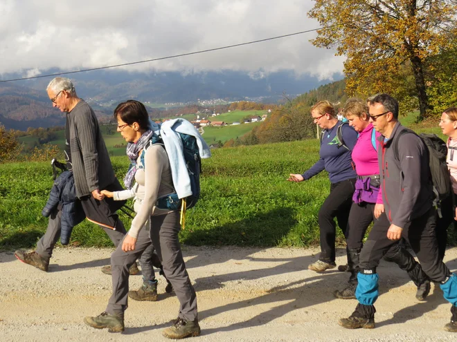 S Preske nad Kostrevnico se je odprl čudovit pogled na bližnje dolenjske hribčke.&nbsp;FOTO: Bojan Rajšek/Delo