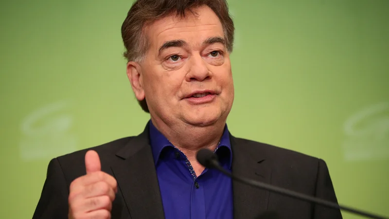 Fotografija: Head of Austria’s Green Party Werner Kogler addresses a news conference in Vienna, Austria, November 10, 2019. REUTERS/Lisi Niesner Foto Lisi Niesner Reuters