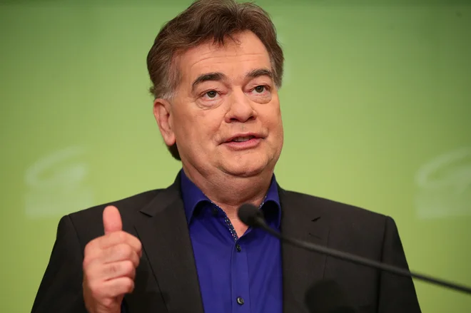 Head of Austria&rsquo;s Green Party Werner Kogler addresses a news conference in Vienna, Austria, November 10, 2019. REUTERS/Lisi Niesner Foto Lisi Niesner Reuters