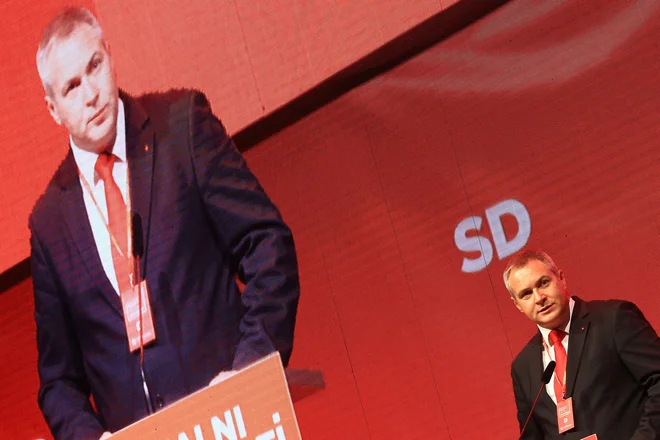 SD je napovedala, da bo svoji rdeči barvi dodala še zeleno; ta tema namreč močno zanima mlade, ugotavljajo. FOTO: Tomi Lombar