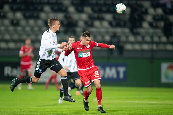 V Fazaneriji je padlo šest golov, ob polčasu je bilo še neodločeno (2:2), na koncu pa je Aluminij gostiteljem pobegnil za dva gola. FOTO: Sobotainfo