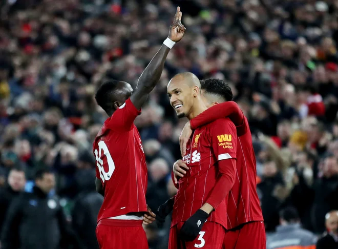 Strelca Sadio Mane in Fabinho skupaj z Robertom Firminom. FOTO: Reuters