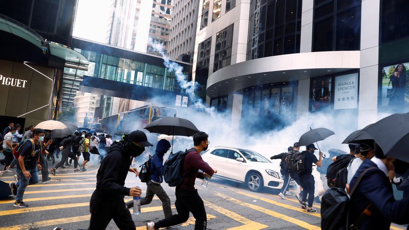 Fotografija: Ko je bil objavljen posnetek streljanja, so se protesti še okrepili. FOTO: Thomas Peter/Reuters