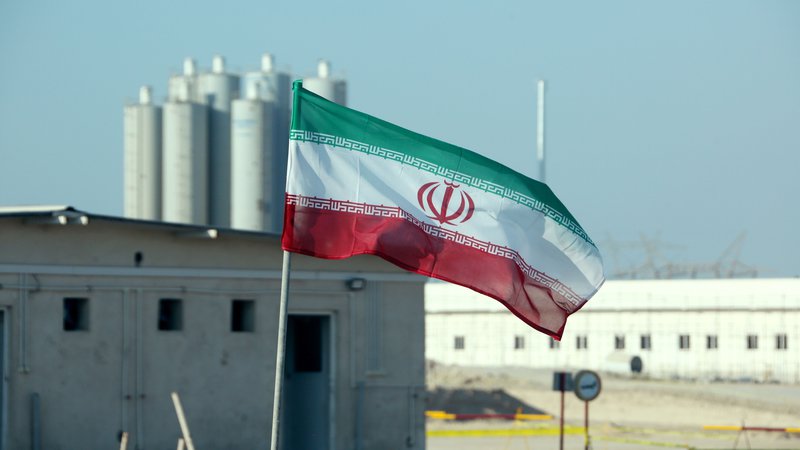 Fotografija: S kršitvijo jedrskega dogovora z zahodnimi državami iz leta 2015, ki Iranu preprečuje izdelavo jedrskega orožja, Teheran krepi pritisk na druge podpisnice, da izpolnijo svoje obveznosti. FOTO: Atta Kenare/AFP
