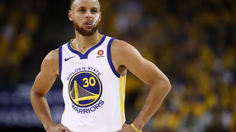 Fotografija: Stephen Curry naj bi se na igrišča spet vrnil šele enkrat spomladi. FOTO: AFP
