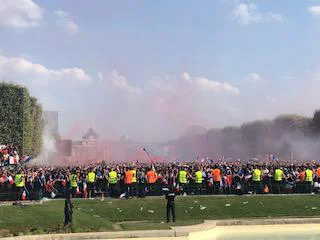 Bolj ko se bliža čas začetka pokojninske reforme, več je med ljudmi nervoznega strahu pred neznanim, veliki sindikati pa že za december napovedujejo stavko. Foto Mimi Podkrižnik