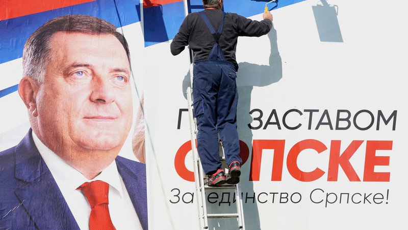 Fotografija: Po mnenju Dodika je lahko BiH le državna skupnost dveh entitet, Republika srbska pa je država srbskega naroda in ostalih, ki živijo v njej. FOTO: Dado Ruvić/Reuters