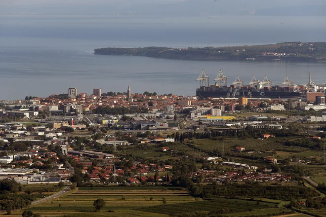 Koliko hrupa iz pristanišča prenesejo Koprčani? Foto Tomi Lombar