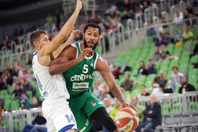 Mikael Hopkins igra v zadnjih tekmah vse bolje in je pomembna &raquo;okrepitev&laquo; Cedevite Olimpije. FOTO: ABA