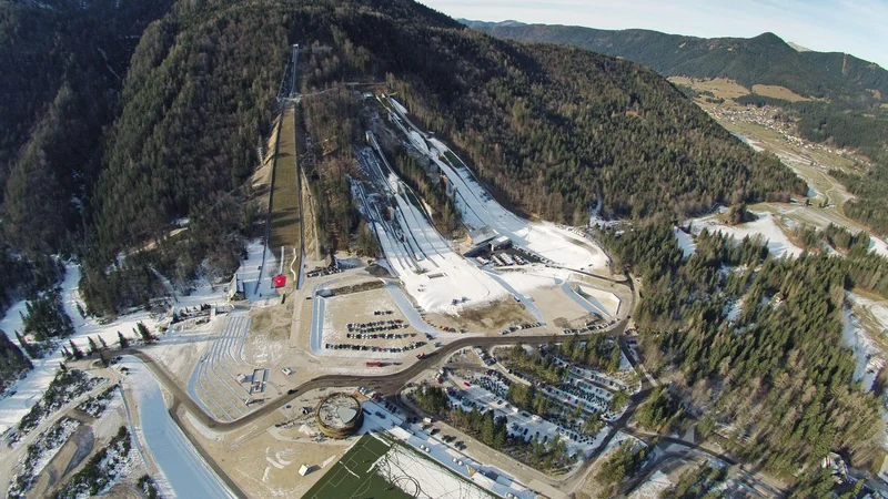 Fotografija: Zlati planiški center bo leta 2023 prvič gostil svetovno prvenstvo v nordijskem smučanju. FOTO: Leon Vidic