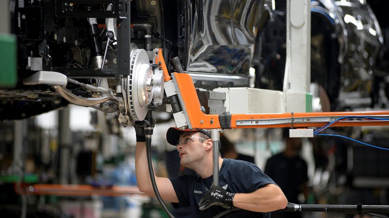 Fotografija: Delo v BMW-jevi tovarni v Južni Karolini. Foto Charles Mostoller Reuters