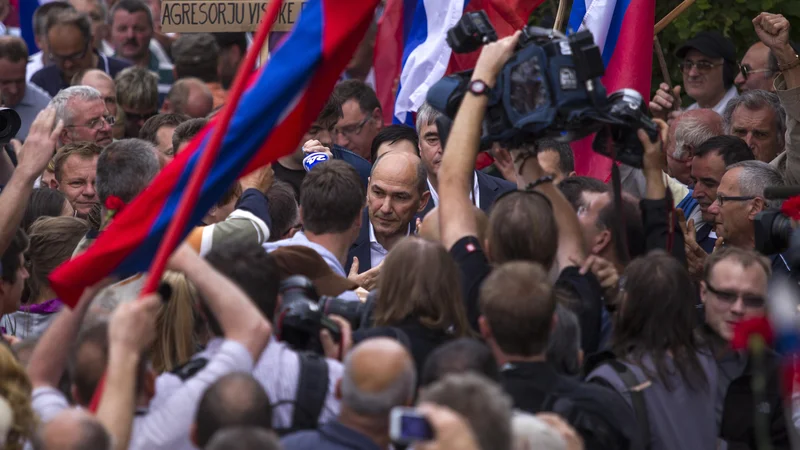 Fotografija: Janez Janša med odhodom na Dob, 20. 6. 2014. FOTO: Voranc Vogel/Delo