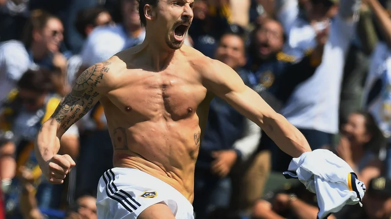 Fotografija: Zlatan Ibrahimović je ob odhodu iz Los Angelesa Američanom sporočil, da lahko zdaj spet gledajo bejzbol. FOTO: AFP