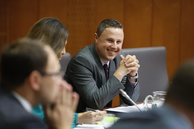 Matevž Krivic: »Da si neki poslanec drzne tako žaliti ustavno sodišče in še vse pravosodje zraven, je pa nekaj tako nezaslišanega, da bi to zahtevalo takojšnjo in najostrejšo reakcijo tako najvišjih predstavnikov države s predsednikom republike