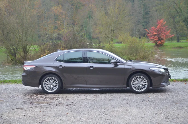 Camry v dolžino meri 488 centimetrov, nekako nadomešča nekdanji model avensis. FOTO: Gašper Boncelj