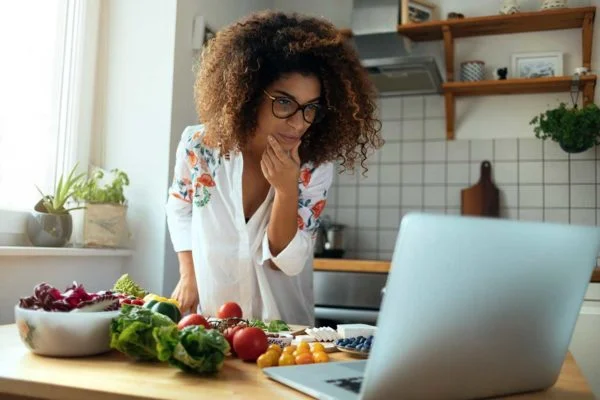 Kaj pravite na palačinke s skuto? Če nimate pretirane domišljije, si še vedno lahko pomagate s praški, recimo beljakovinami sirotke. Foto: Shutterstock