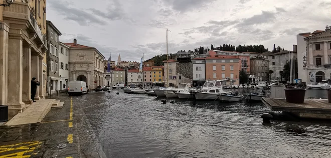 Poplavljeni Piran. FOTO: Boris Šuligoj/Delo