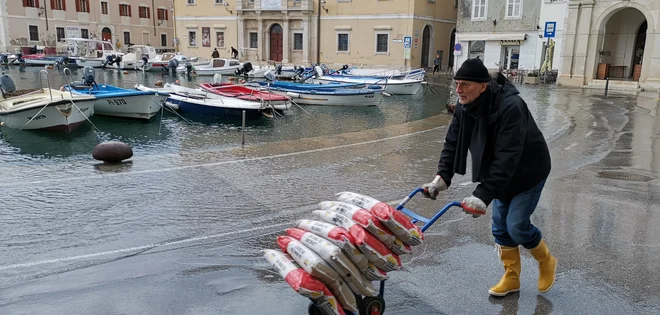 Poplavljeni Piran. FOTO: Boris Šuligoj/Delo