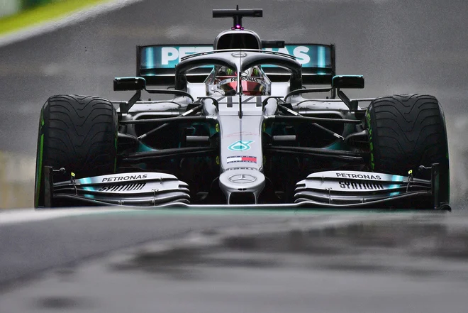 Lewis Hamilton med treningom v Intarlagosu. FOTO: AFP