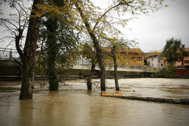 Čez dan bodo reke prehodno upadale, zvečer in v noči na nedeljo pa znova naraščale. FOTO: Uroš Hočevar/Delo