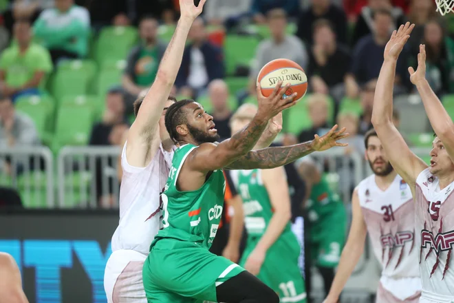 Codi Miller-McIntyre in soigralci ostajajo na vrhu regionalne lige. FOTO: ABA