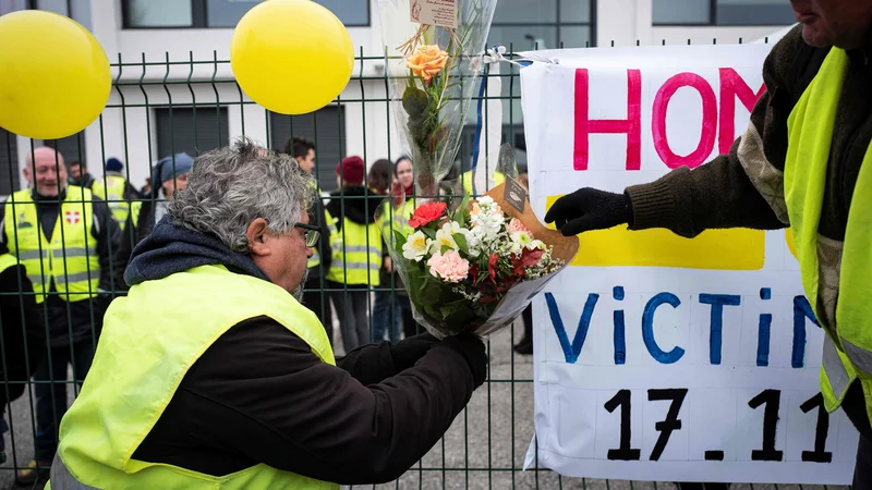 Fotografija: Po besedah Castanerja na sobotnih protestih ni bilo veliko protestnikov, ampak so bili večinoma izgredniki, ki so prišli, da bi se spoprijeli z varnostnimi silami. FOTO: Romain Lafabregue/AFP