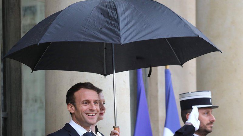 Fotografija: Francoski predsednik Emmanuel Macron je bil po oktobrskem vrhu EU tarča kritik, da je z blokado začetka pristopnih pogajanj z Albanijo in Severno Makedonijo naredil zgodovinsko napako. FOTO: Ludovic Marin/AFP