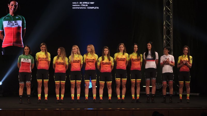 Fotografija: Med dvanajstimi kolesarkami nove ekipe so štiri Slovenke in tri Italijanke. Foto Ale Btc Ljubljana 