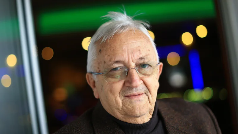 Fotografija: Knjiga Toneta Hočevarja marsikdaj zveni kot napet film.
FOTO: Tomi Lombar/Delo