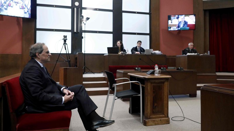 Fotografija: Sojenje Torri se je začelo mesec dni po tistem, ko je špansko vrhovno sodišče zaradi vstajništva in zlorabe javnih sredstev devet nekdanjih katalonskih voditeljev obsodilo na zaporno kazen od devet do 13 let zapora. FOTO: Andreu Dalmau/AFP
