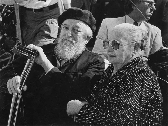 Božidar in Tatjana Jakac leta 1986. Tri desetletja po Jakčevi smrti se dogaja, da v muzejih ne morejo prosto razpolagati z njegovimi deli, ki so v njihovi lasti. FOTO: Igor Modic/Delo