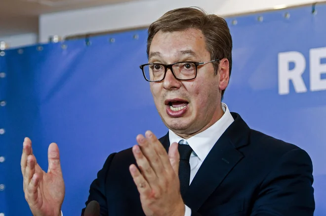 So res novinarska vprašanja spravila srbskega predsednika Aleksandra Vučića v bolnišnico? FOTO: AFP