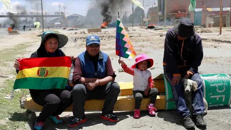 Fotografija: Samooklicana bolivijska predsednica Jeanine Áñez doslej še ni izpolnila obljube o sklicu ponovnih volitev. FOTO: Reuters