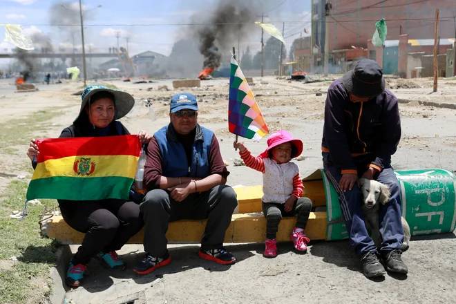 Samooklicana bolivijska predsednica Jeanine Áñez doslej še ni izpolnila obljube o sklicu ponovnih volitev. FOTO: Reuters