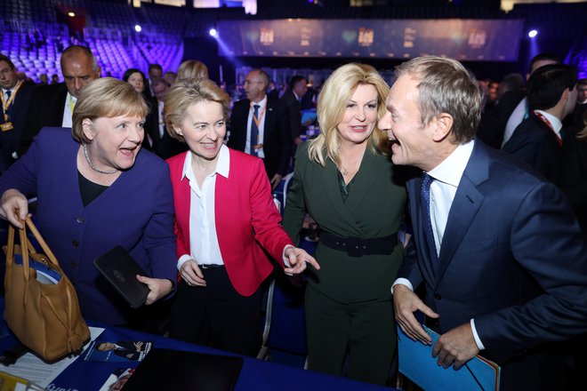 Angela Merkel, Ursula von der Leyen in Kolinda Grabar Kitarovič v družbi novoizvoljenega predsednika EPP Donalda Tuska. FOTO: Antonio Bronic/Reuters